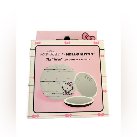 Hello Kitty Stripe LED Light Compact Mirror -Adjustable Daylight 3XMagnification - Picture 8 of 9